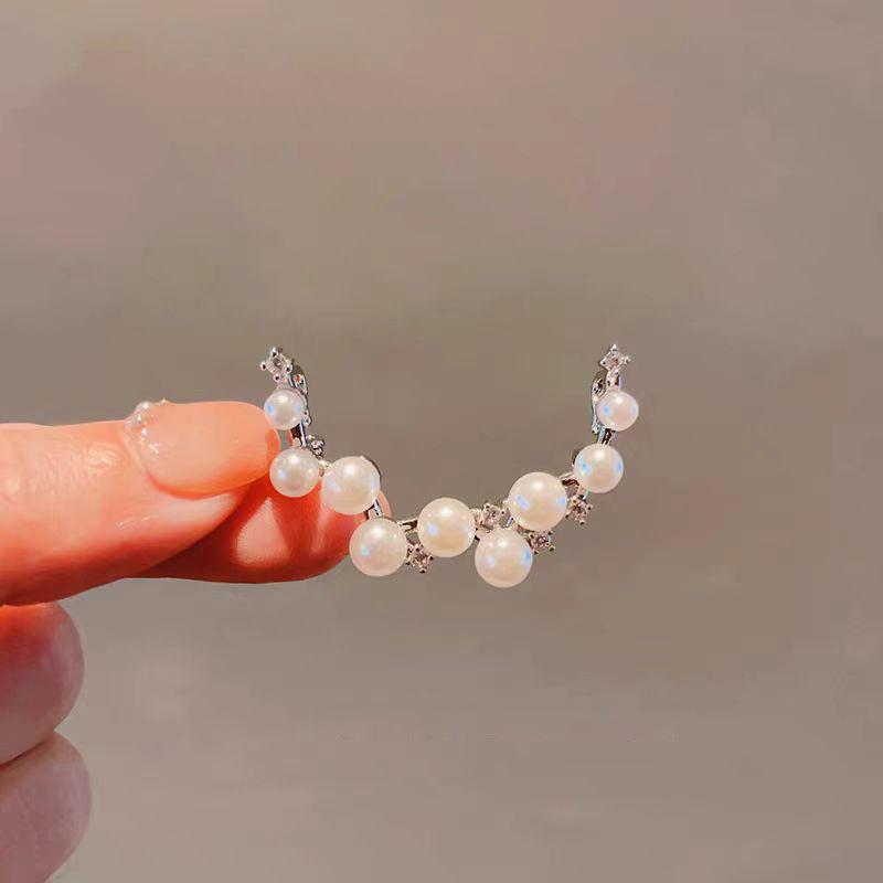 Elegant Pearl Crescent Brooch - Versatile Women's Accessory Pin