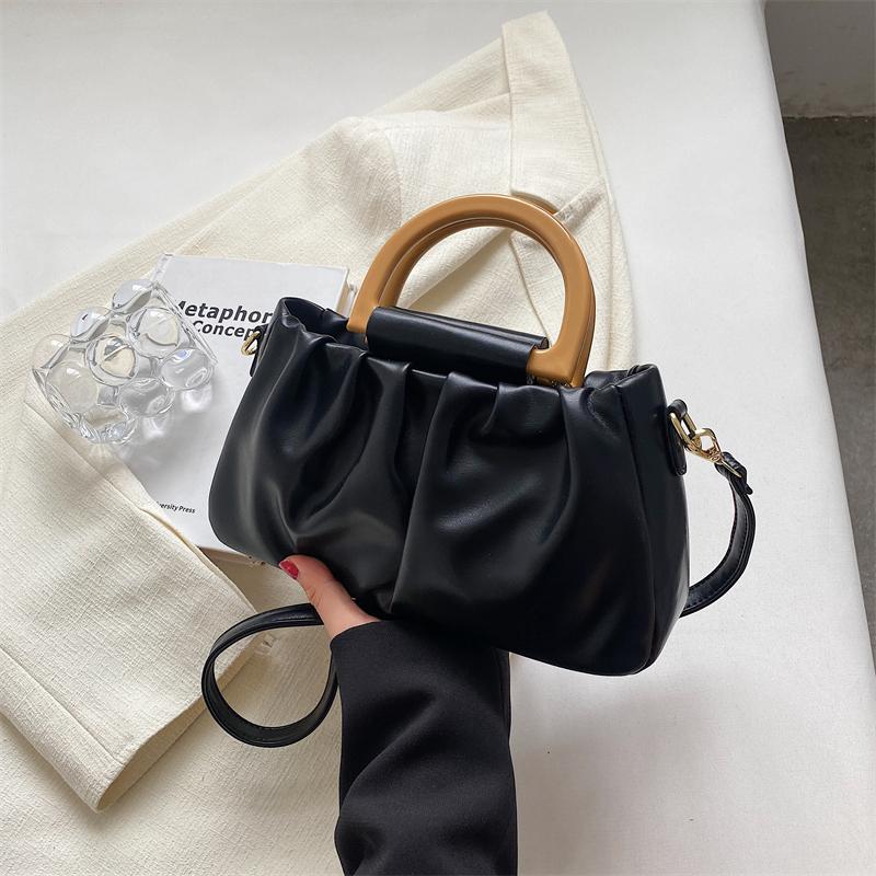 Мягкая кожаная плиссированная сумка Cloud — фото 6