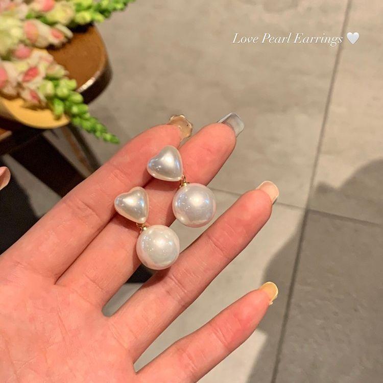 

French retro love pearl stud earrings light luxury niche earrings new popular design sense high-end earrings women