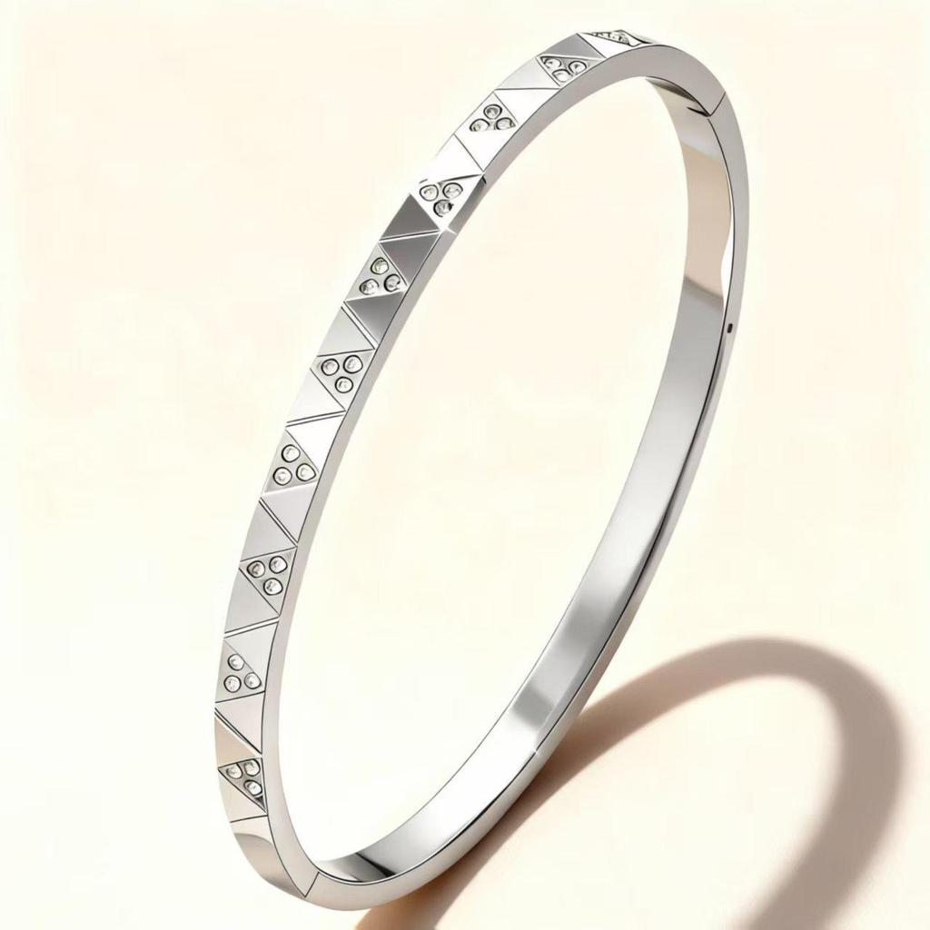 Exquisite Women's Gold-Plated Titanium Steel Bracelet