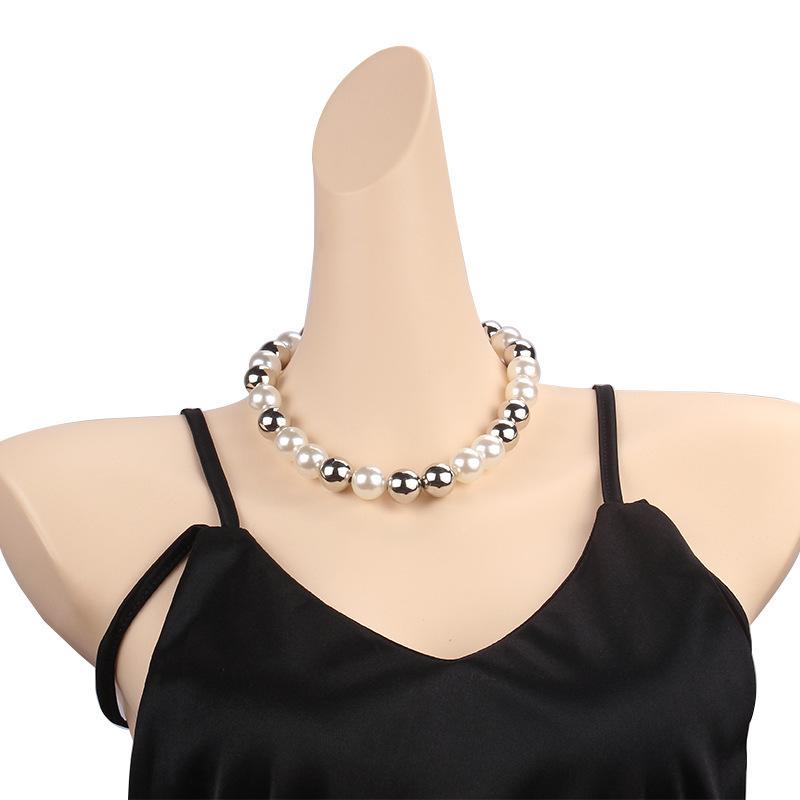 Wind retro color matching pearl ball necklace, exaggerated niche design collarbone chain versatile necklace necklace jewelry women