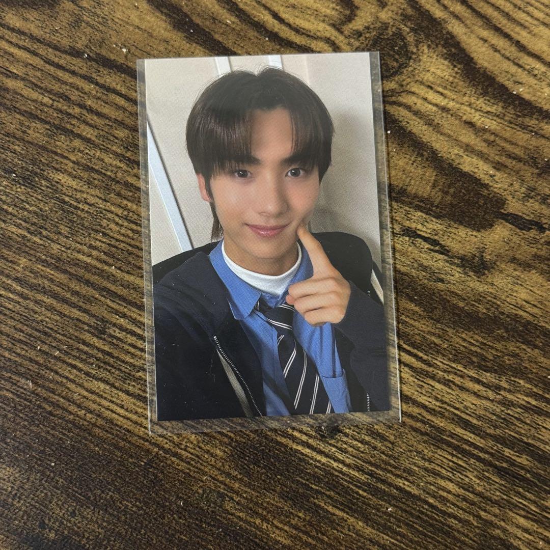 

[USED] TWS Youngjae Lakidro Sparkling Blue HMV Trading Card