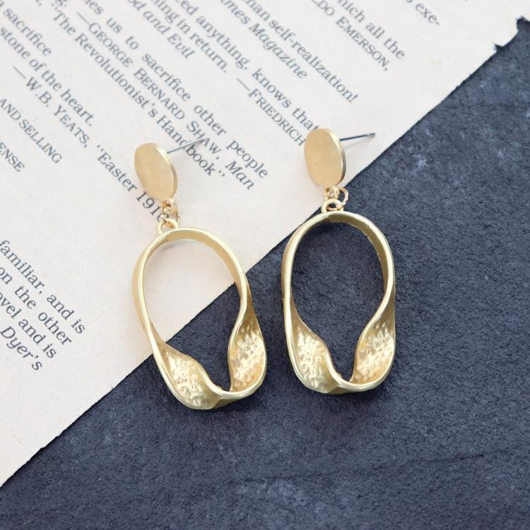 Personalized French Dumb Gold Stud Earrings Female Exaggerated Internet Celebrity Simple Metal High-end Earrings Retro Temperament Earrings