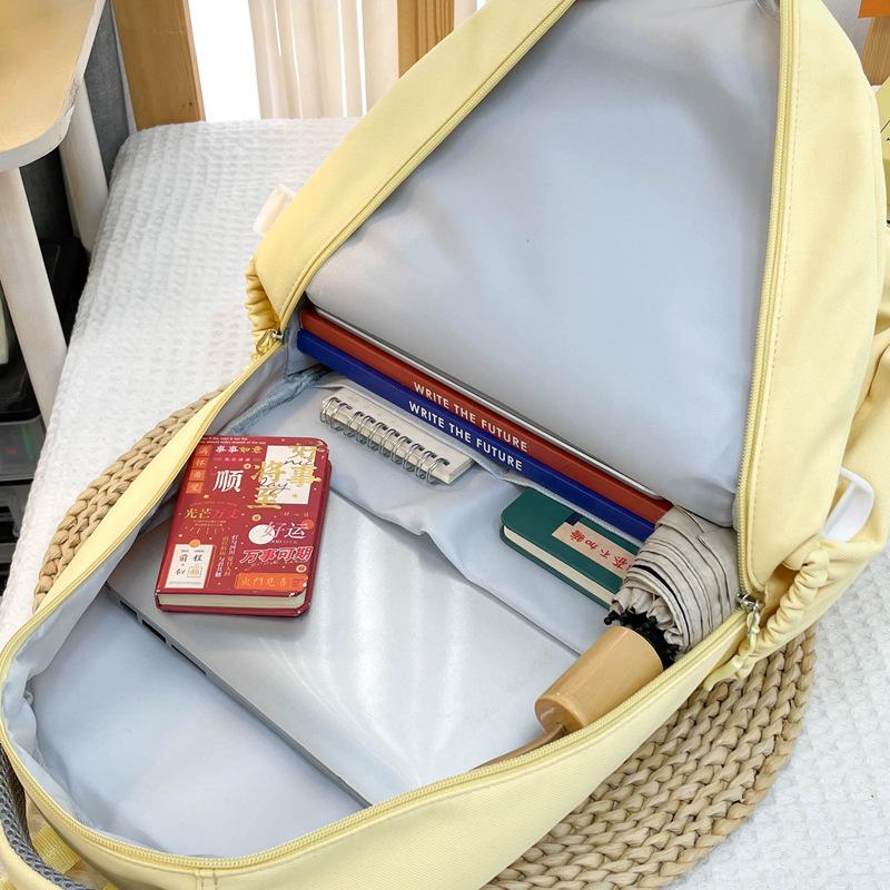 The new schoolbag is cute, small and fresh. The high-value schoolbag for high school students contrasts colors. The multi-compartment backpack
