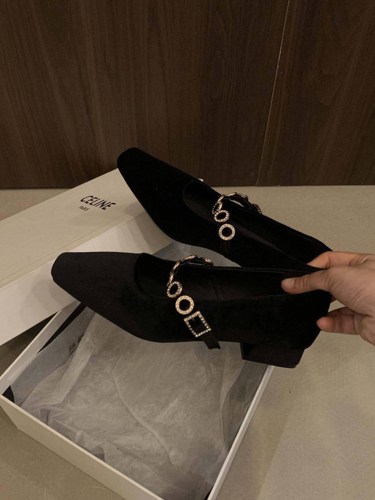 

Французские туфли Мэри Джейн с золотой монетой и стразами, маленькие одинарные туфли, 2024 осень, новые, ретро, золотистый бархат, низкий каблук, универсальные женские туфли с квадратным носком 40 чёрный