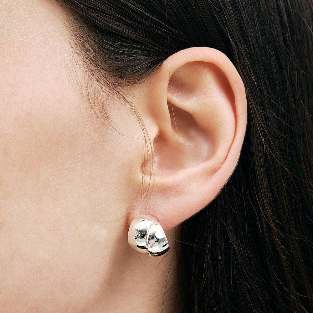[Owned] Magnolia Post Earring