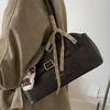 Autumn Retro Niche High-value Bag Women's 2025 New Commuter Fashionable Shoulder Underarm Bag Portable Baguette Bag