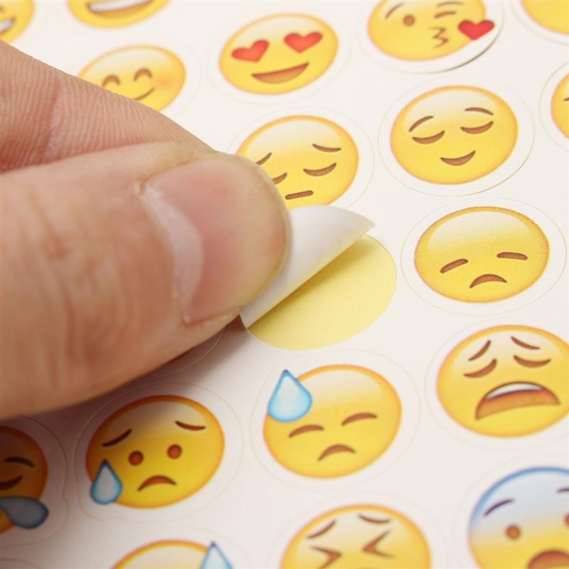 10 ks Posielame náhodne Krásne 48 Vyrezaných Emoji Tvárové nálepky Úsmev Výraz Tvár Nálepka na telefón Laptop Dekorácia