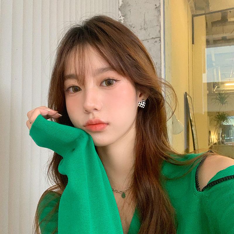 

Корейские весенне-летние серьги-клипсы в клетку с сердечками - Изысканный геометрический дизайн для женщин.