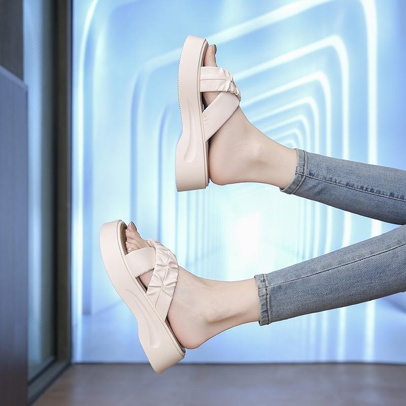 Fashion Shoes Woman 2025 Slippers Casual Pantofle Low Platform Shale Female Beach Luxury Summer New Sabot Slides PU Fabric Scandals Rome