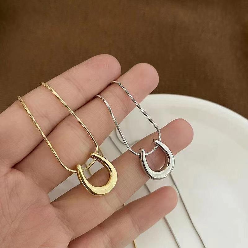 U Shaped Horseshoe Pendant Snake Chain Necklace Minimalist Luxury Elegant Delicate Versatile Fashion Jewelry For Women