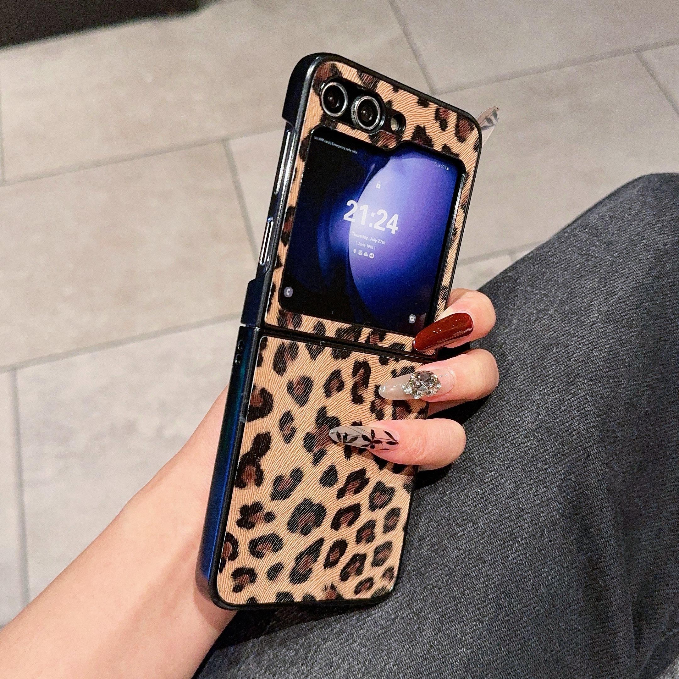 

For Samsung Galaxy Z Flip6 5G Case Two-Piece Design Leather+PC Phone Cover Leopard Texture