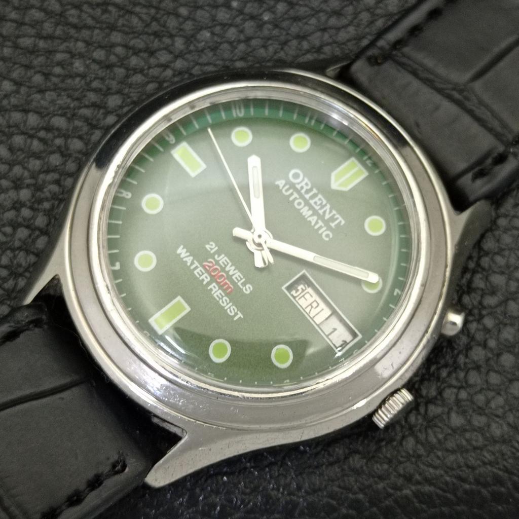 VINTAGE ORIENT AUTOMATIC 46941 JAPAN MENS GREEN COLOR DIAL WATCH A700635-5 R204-a700635