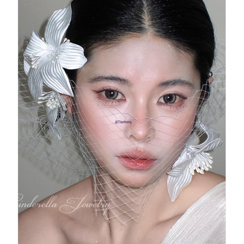 French Retro Bridal Hair Clip: Ethereal 3D White Flower Mesh Headpiece for Wedding Styling