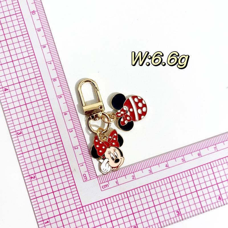 Heart-Shaped Mickey & Minnie Mouse Couple Keychain: Exquisite Metal Pendant for Bags