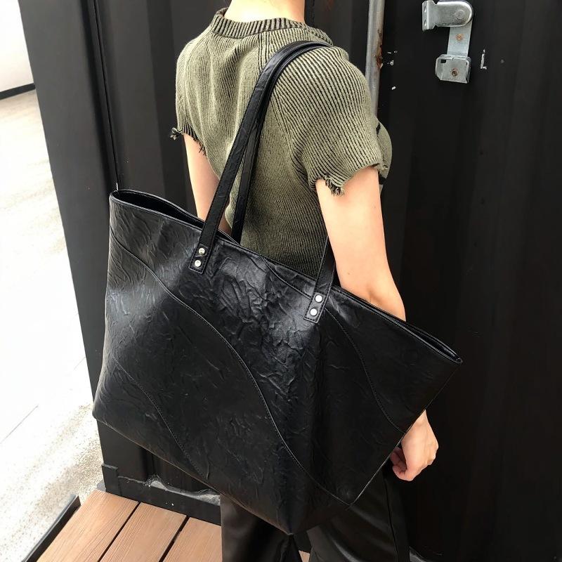 

2026 Women’s Large Capacity Tote Bag, Minimalist High-End Shoulder Handbag, Niche Daily Work Bag чёрный