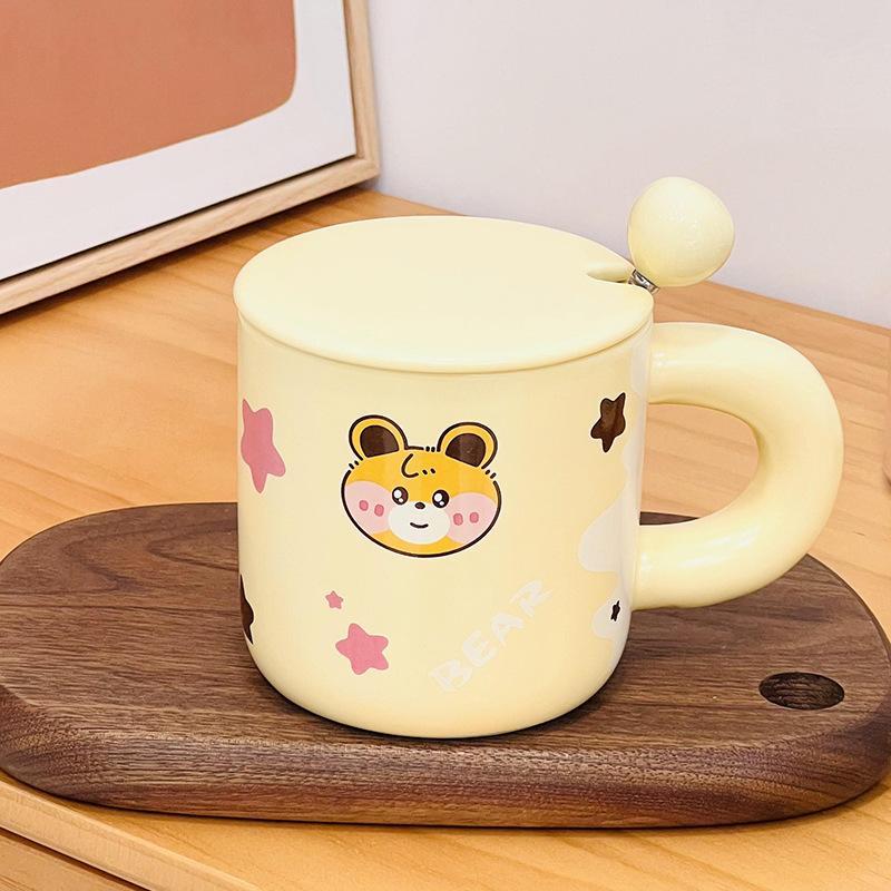 Roztomilý šálek na vodu Kreslený nový produkt Kreativní personalizovaný keramický hrnek domácí oblek Dívky s víčkem šálek Malý dárek