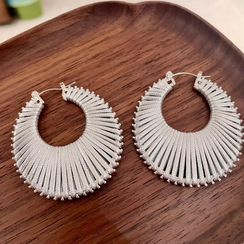 

Модные серьги-подвески для женщин серебряный