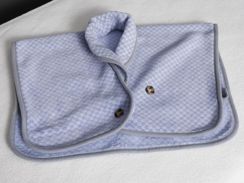 Romance Kosugi Shoulder Pad (M-L) Blue - Experience the feeling of a hot stone bath. Made in Japan.