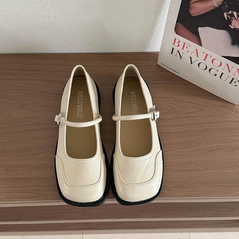 French Xiaoxiangfeng one-word buckle with Mary Jane shoes for women's 2025 spring new retro temperament soft-soled shallow-mouth single shoes