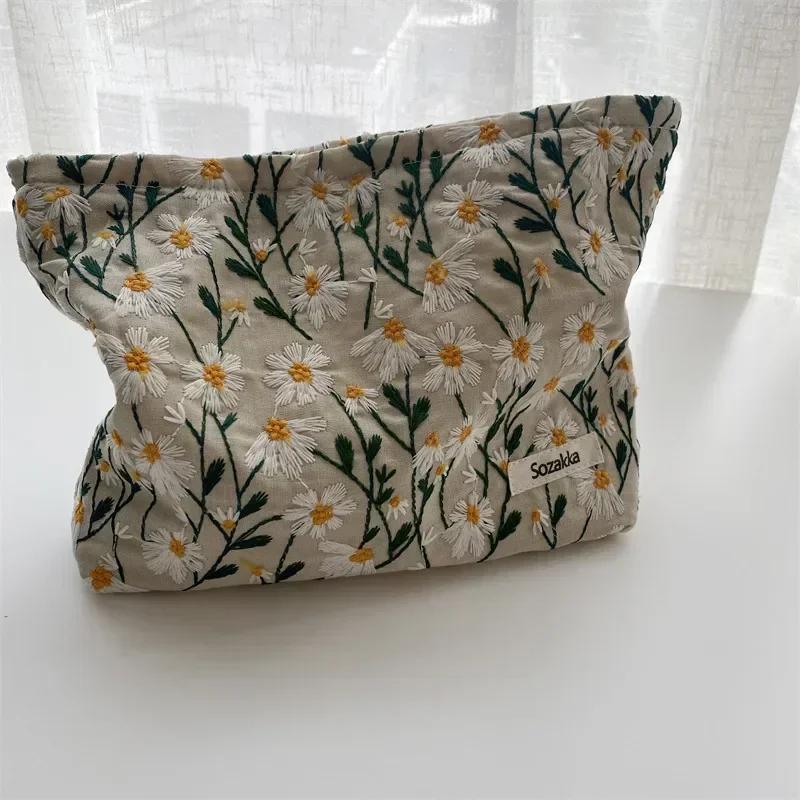 Cosmetische Tas Pouch voor Vrouwen Borduurwerk Margriet Bloemen Koreaans Reis toilettas Tas Schoonheid Make-up Pouch Organizer Etui