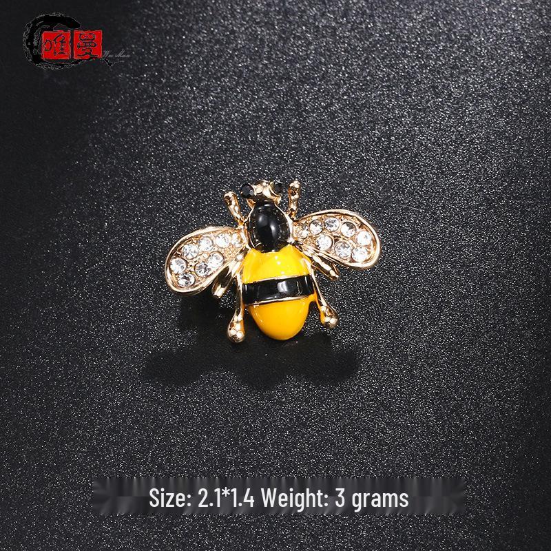 

Летняя брошь-пчела: Милая и простая металлическая брошь для выреза