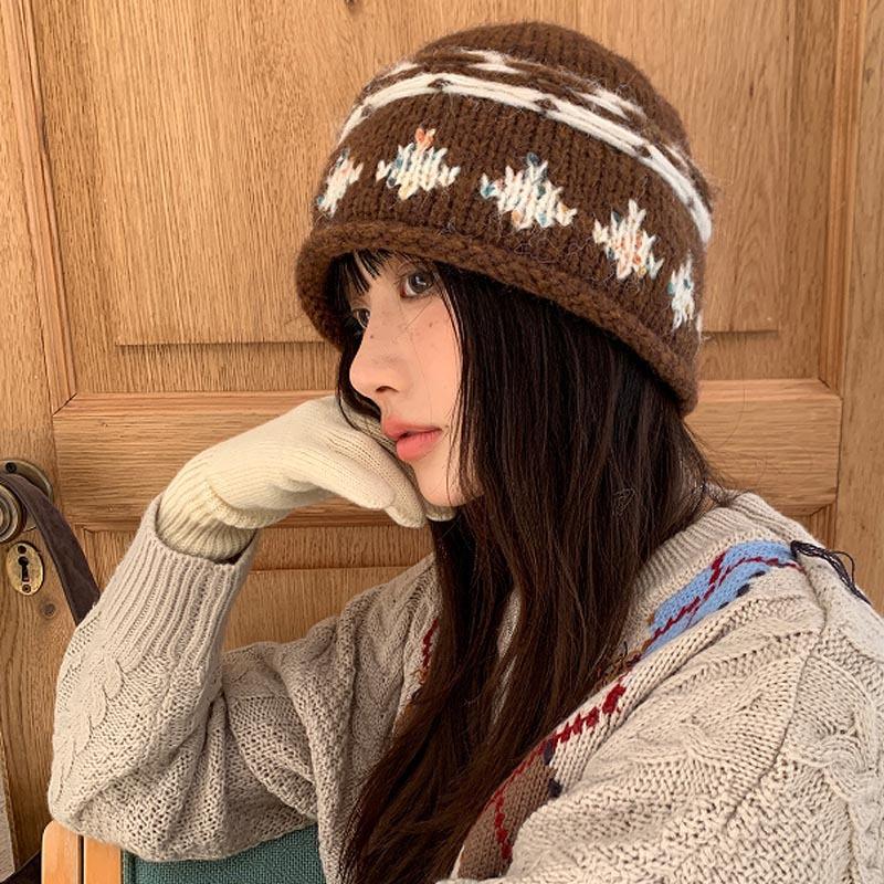 Autumn and winter travel Fair Island wind jacquard crimped knitted hat retro face small warm versatile bucket hat women