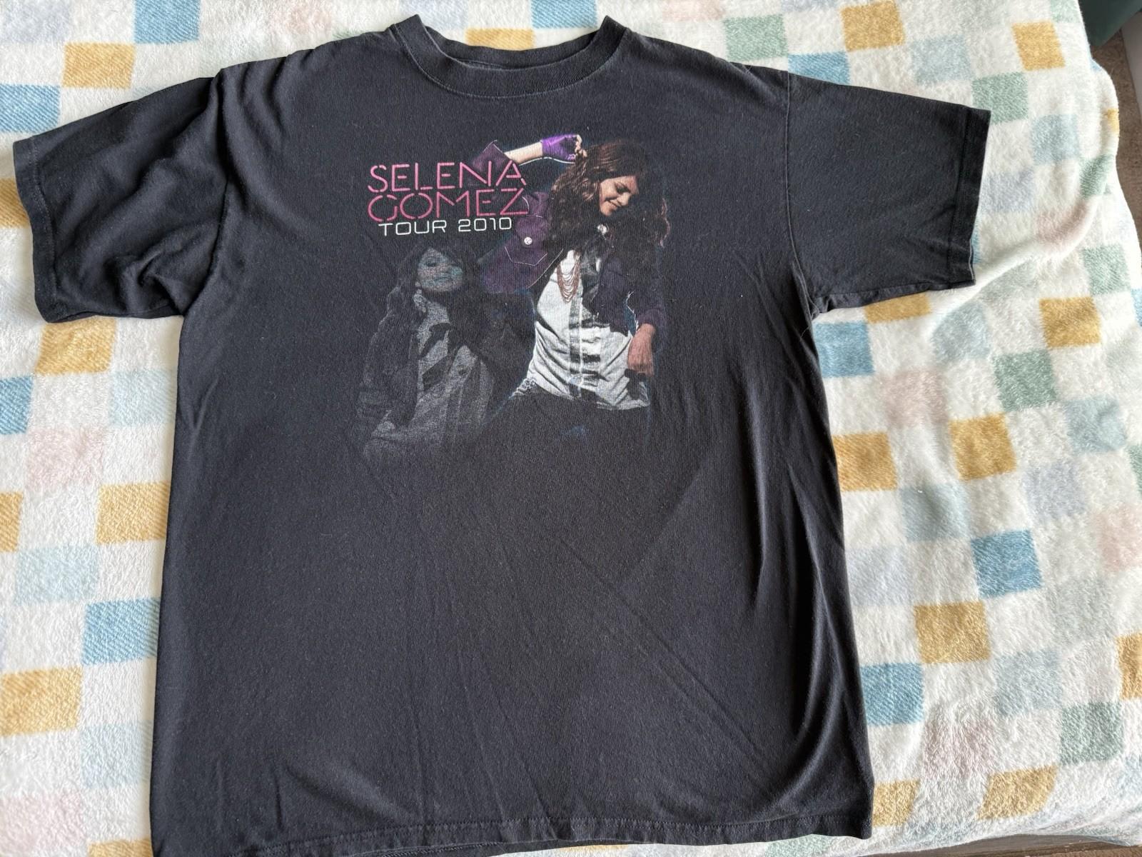 Selena Gomez Kiss & Tell Tour 2010 Tee T-Shirt Large L