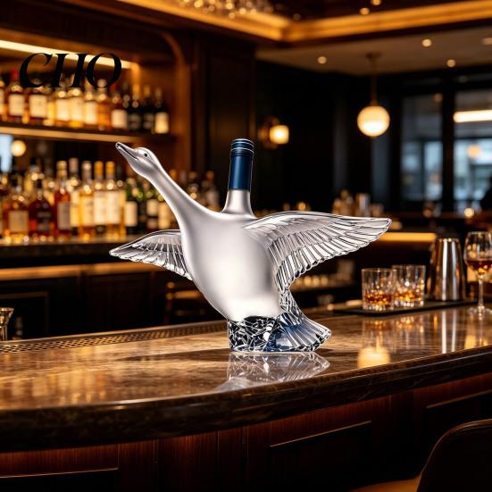 Transparent Core Bottle Goose Bird Shape Whiskey Decanter, 3D Glass Animal Liquor Sculpted for Bar Display, 350ml Art Wine Dispenser Home Amber Liquid