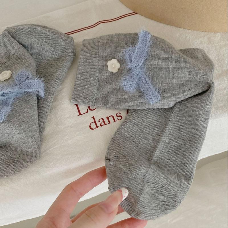 Ladies Autumn Sweet Cute Button Bow College Wind Cylinder Stack Socks