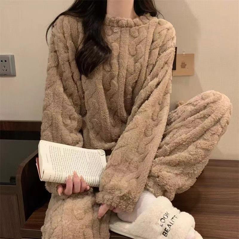Winter Velvet Pajama Set, Suitable for Women - Long Sleeved Top and Matching Pants, Warm and Comfortable Sleeping Outfit, Cute Pajama Set