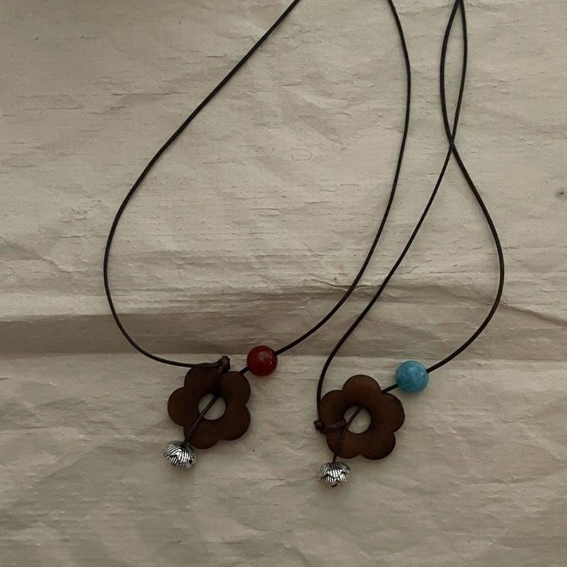 Cute Flower Necklace for Women Dainty Floral Neckchain Charm Exquisite Collarbone Chain Fashionable Accent Choker