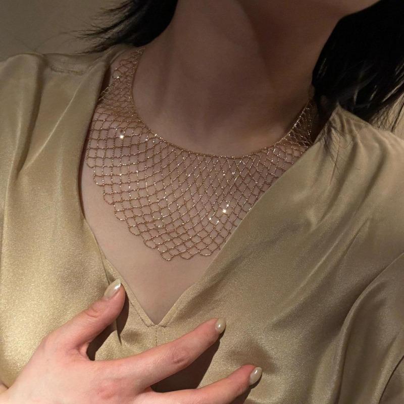 Woven reticulated lace wide necklace, European and American fashionable women's 18k gold-plated flash banquet