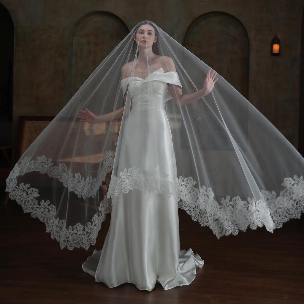 V863 Courtly White Vintage Cathedral Long Lace Bridal Veil