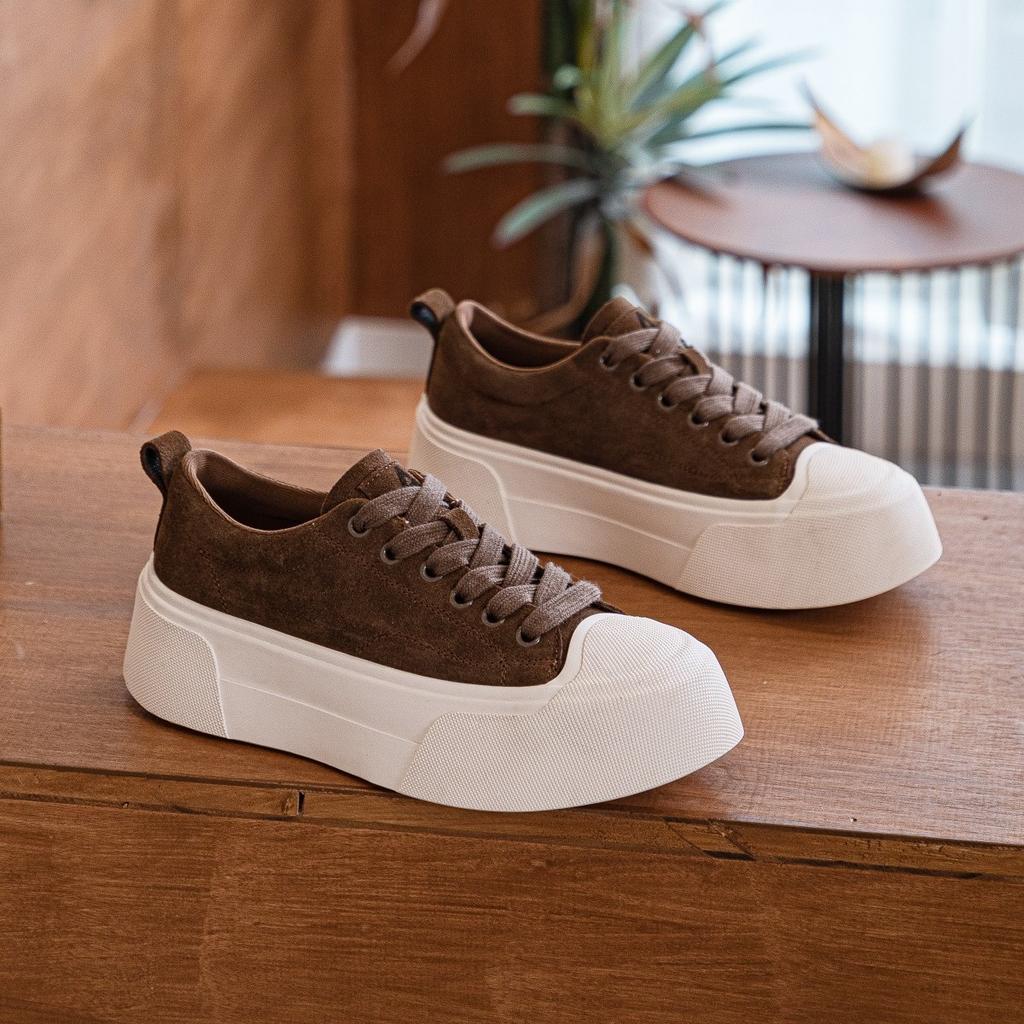 2025 autumn new leather muffin thick baseplate shoes women's retro versatile senior sense sports and leisure white shoes