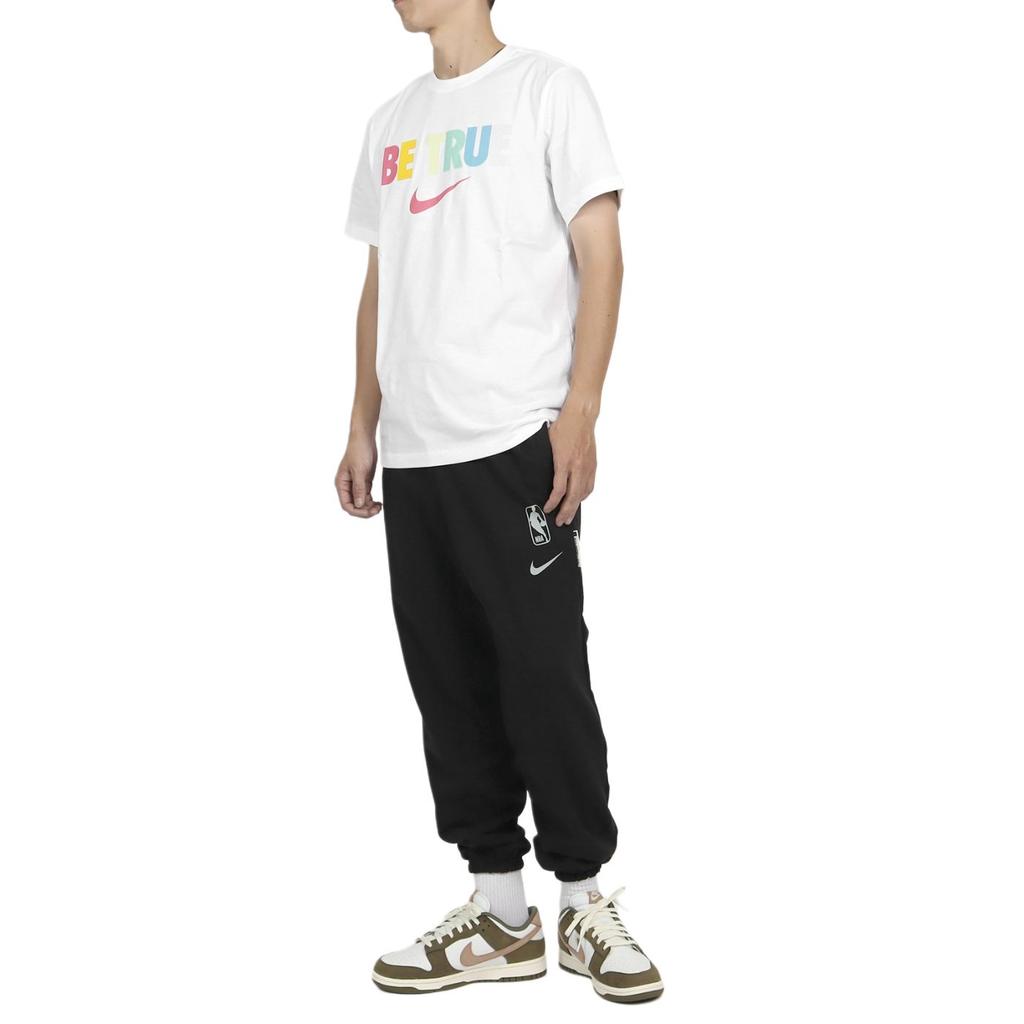 Nike Pantaloni Casual Dri-Fit NBA Team 31 Standard Issue Moda Comodi Morbidi con Lacci Asciugatura Rapida Uomo Fondi Nero FQ3465010