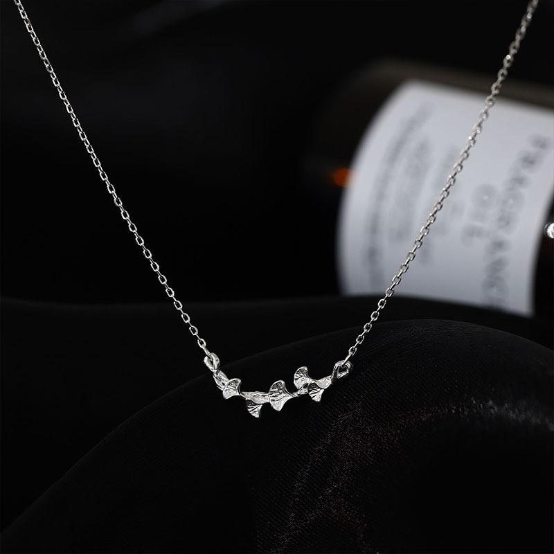 Womens Ginkgo Leaf Necklace Minimalist Elegant Clavicle Chain Luxury Fashion Jewelry