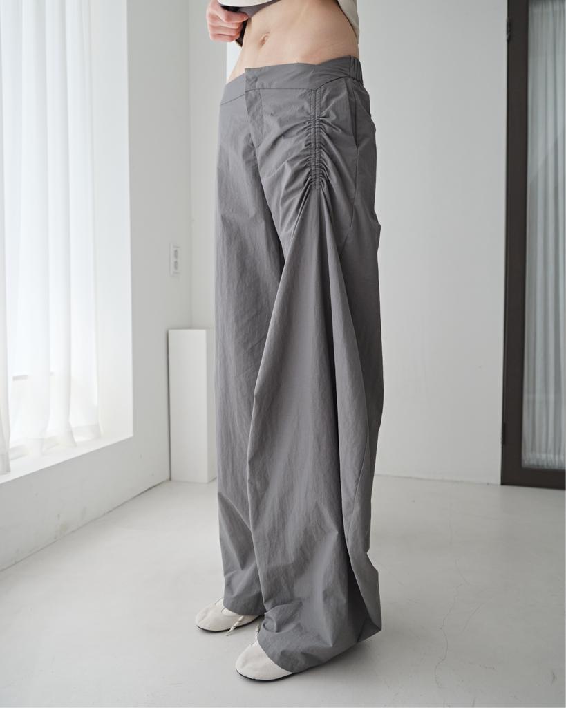 AEGO FREEDOM LAB Shirred Arch Nylon Pants_Stone Gray