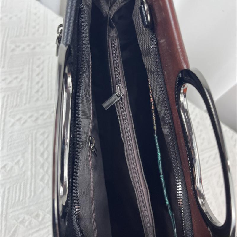 Chinese Literary Artistic National Style Women's Handbag for Cheongsam 2024 New Retro Embroidery Embossing Small Square Clutches Bag Ladies Dinner Bag