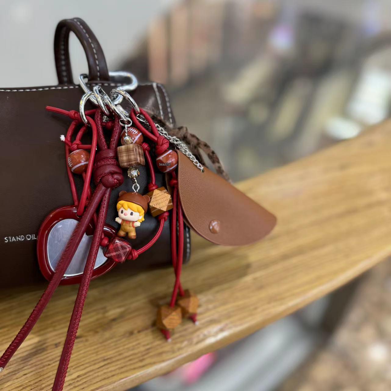 

Плюшевий брелок для сумки серії Miu: Милий ляльковий кулон та високоцінний брелок-аксесуар