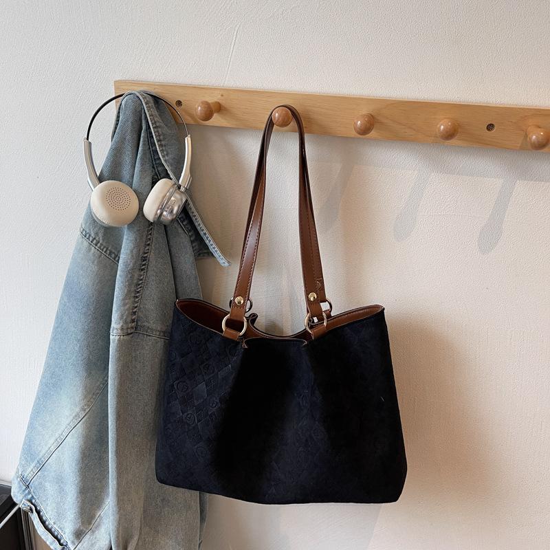 Commuter retro matte bag autumn and winter new large-capacity suede shoulder bag going out to work tote bag