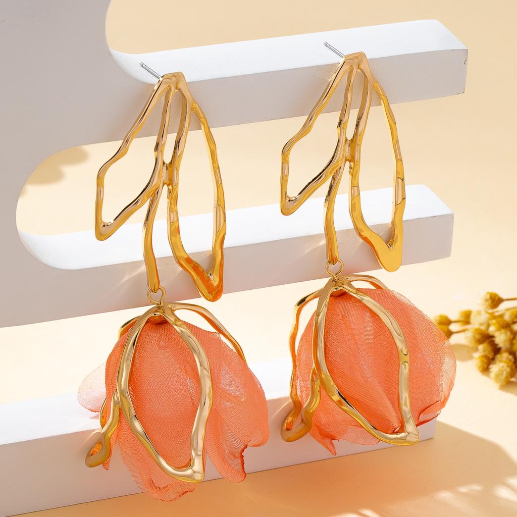 A Pair of Women's Earrings, Tassel Rose Sweet Romantic Elegant Mid-Length Earrings, Suitable for Daily Wear, Vacations and Banquets