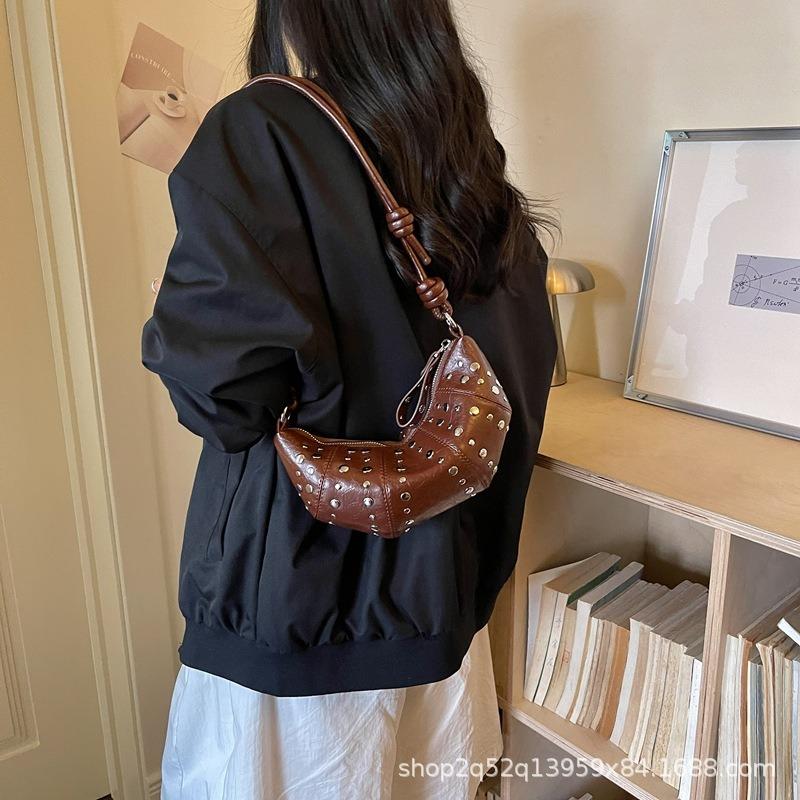 Trendy cool rivet small bag women's new fashion croissant summer feeling shoulder messenger bag