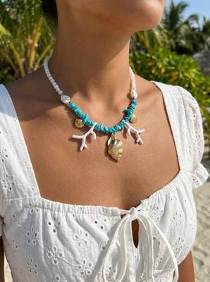 Collier Ras-du-cou Bohème Bleu Pierre Irrégulière Perles pour Femmes Collier avec Pendentif Exagéré Coquillage Corail Bijoux Fête sur la Plage d'Été Cadeaux