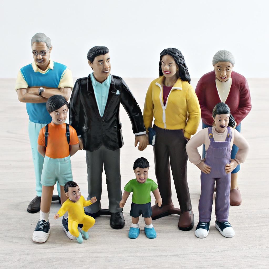 Family Figurine Set For Home Decor With Pvc Material And Realistic Human Models For Collectors