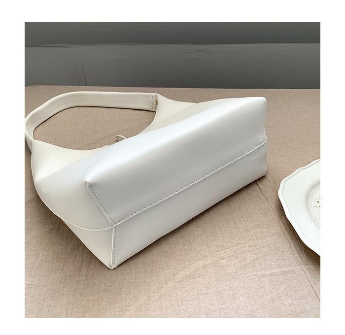 Korean Vintage Style Soft Leather Women's Tote: Fashionable, Niche Design, Large Capacity Shoulder Dumpling Bag for 2025 Commutes