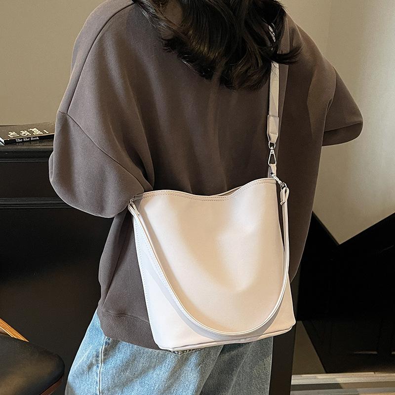 2025 New Trend Oblique Span Bag Niche Simple Casual Shoulder Bucket Bag Retro Premium Texture Solid Color Women's Bag