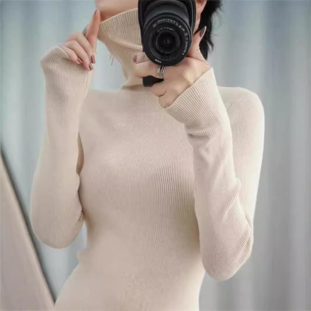 

Женский приталенный свитер с высоким воротником: Вязаный пуловер с длинным рукавом Large бежевый