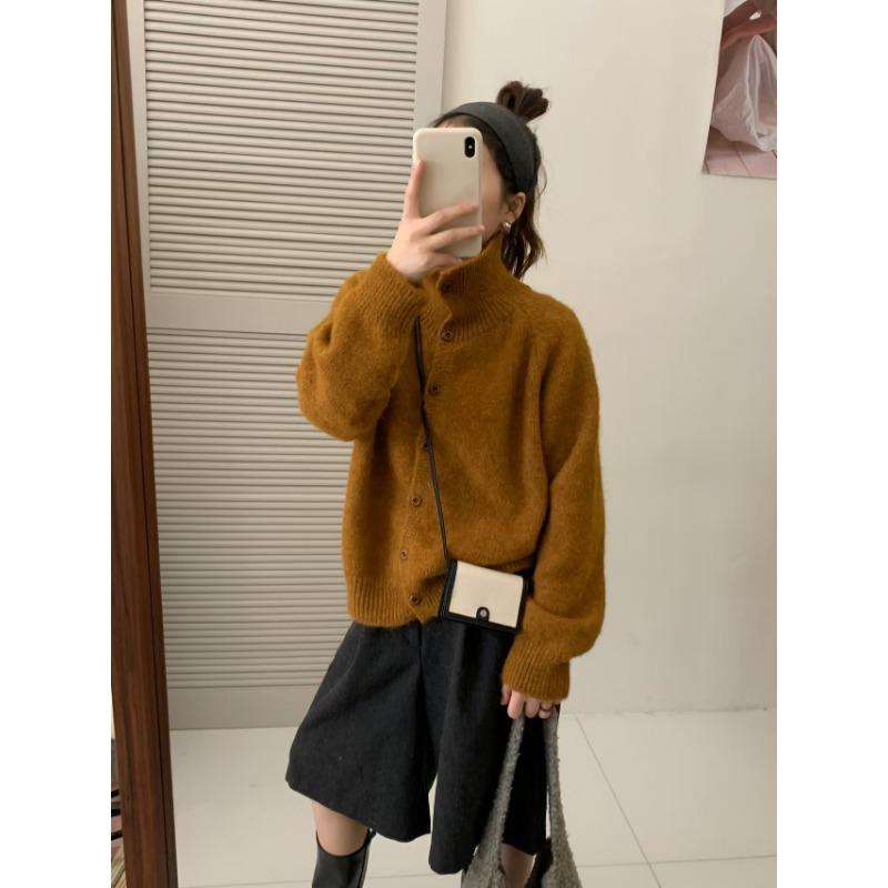 High-necked single-row wooden buckle plush knitted cardigan women's simple retro small fresh shoulder-plugged long-sleeved jacket