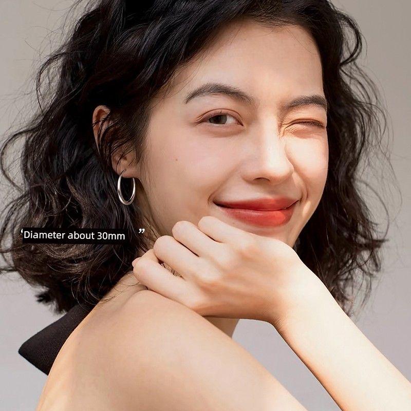 

[Xiangnan] 999 Silver University round Ring Earrings Simple Bracelet 2025 New Arrival Hot-Sale Earrings Female Niche Style Fancy Earrings 999 Silver 30mm plain hoop earrings (two price)